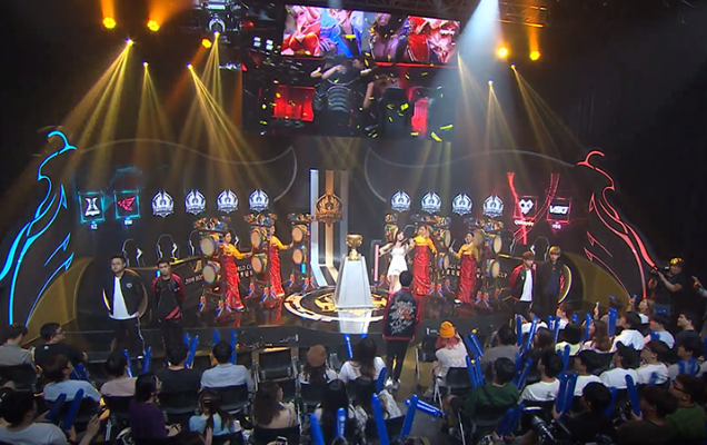 TES赛后群访 JackeyLove ：因为对面的英雄更厉害，所以第二局开局没打过