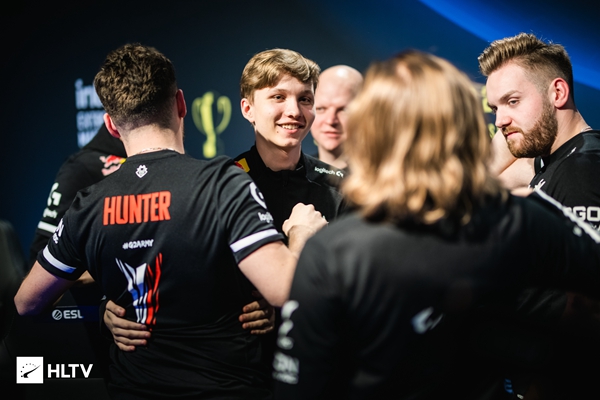 前 LPL 教练Hanyi批评 JD Gaming 教练 cvMax ：你可以BP我...！